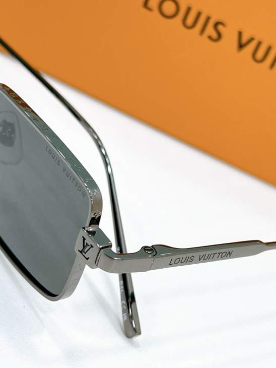 Picture of Louis Vuitton Sunglasses _SKUfw80537210fw